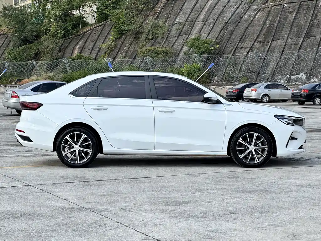Geely Emgrand 2023