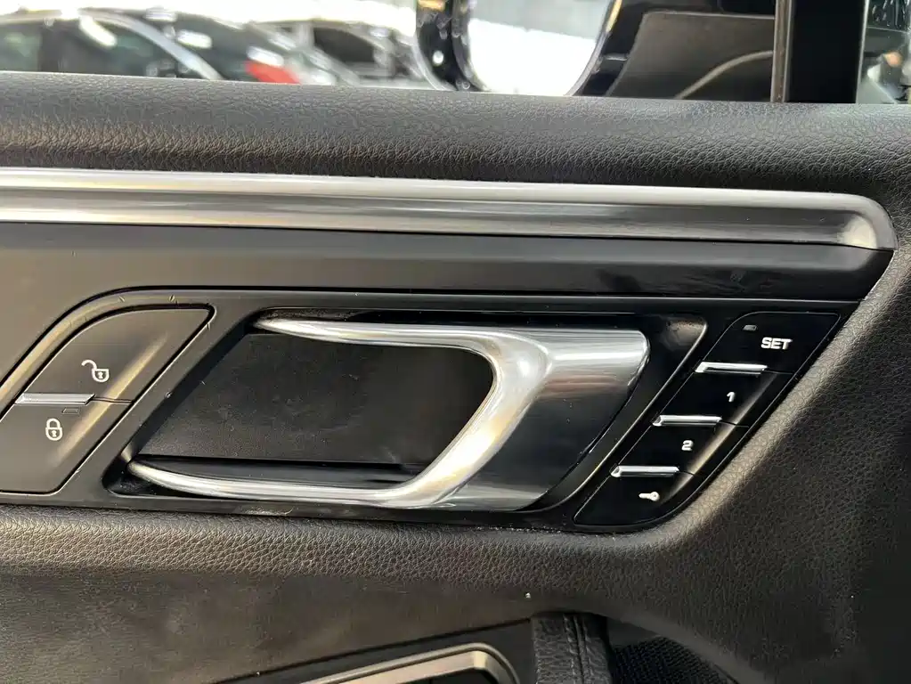 Porsche Macan 2017 — фото 14