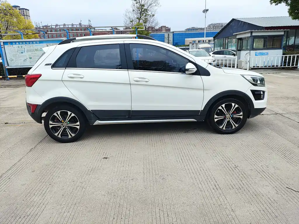 BAIC Senova X25 2016 — фото 6