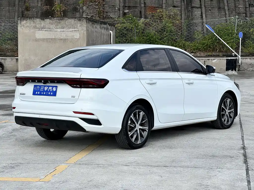 Geely Emgrand 2023