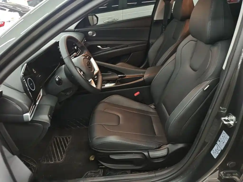 Hyundai Elantra 2025 — фото 15