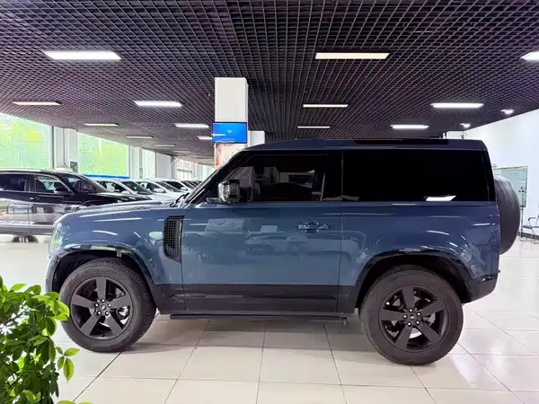 Land Rover Defender 2022