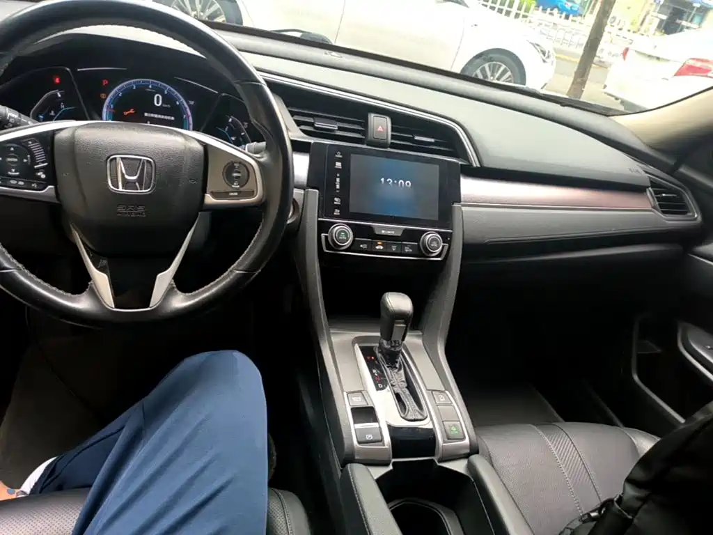 Honda Civic 2018 — фото 10