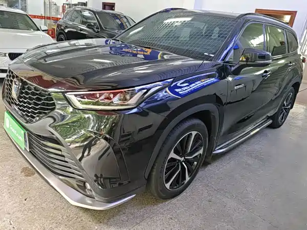 Toyota Crown Kluger 2024
