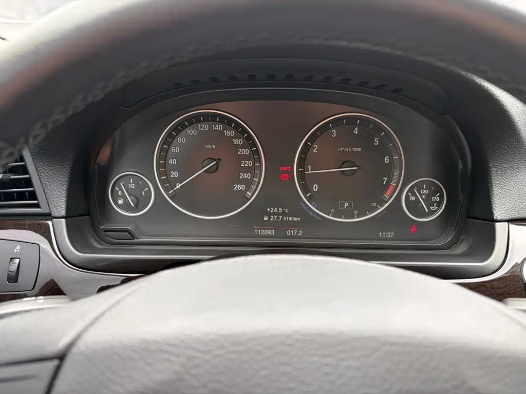 BMW 5 Series 2015 — фото 12