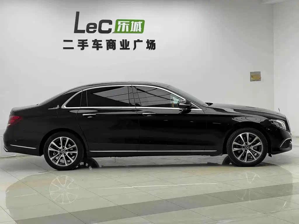 Mercedes-Benz E-Class 2019 — фото 19