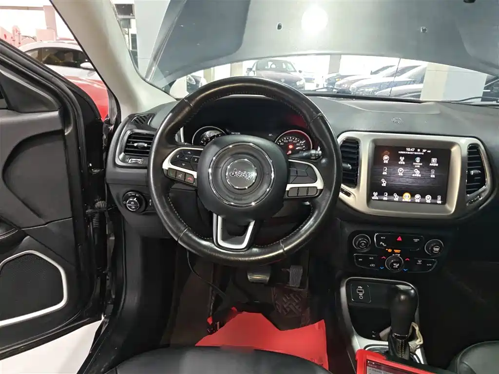 Jeep Compass 2017 — фото 11