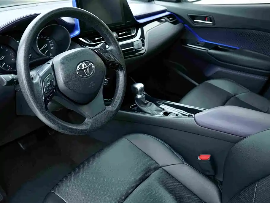 Toyota C-HR 2019 — фото 10