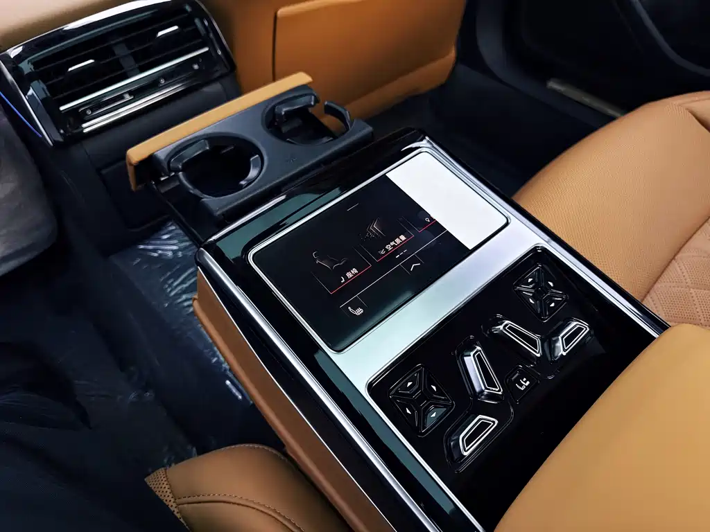 Audi A8 — фото 31