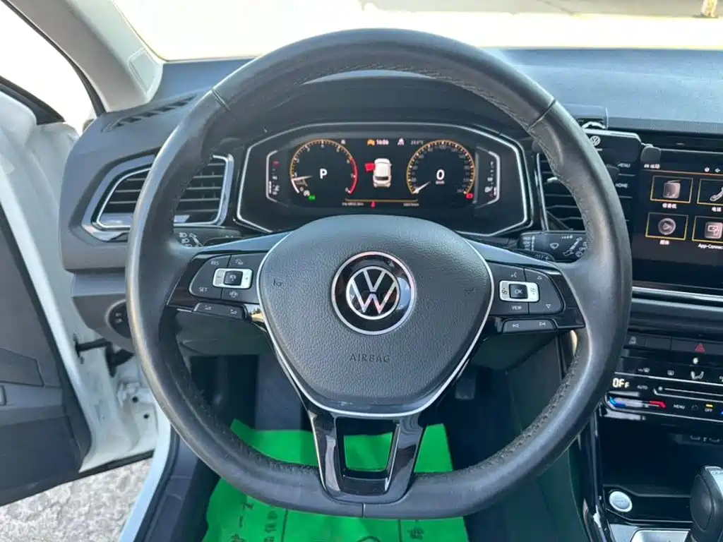 Volkswagen T-Roc 2022 — фото 11