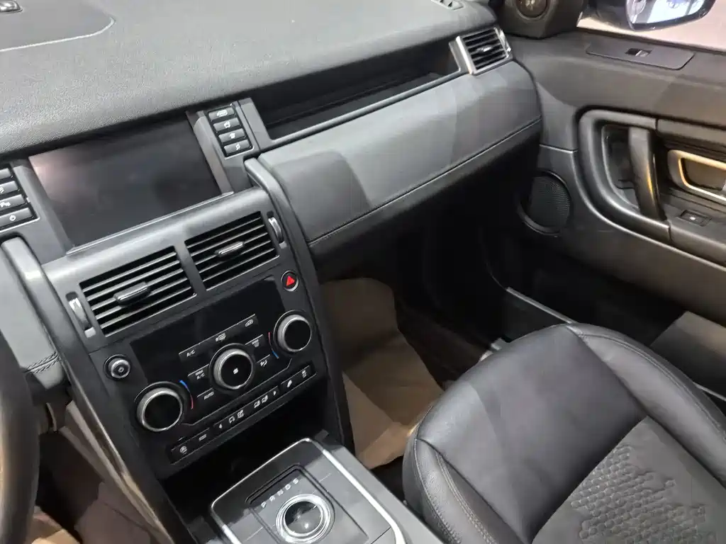 Land Rover Discovery Sport 2018 — фото 11
