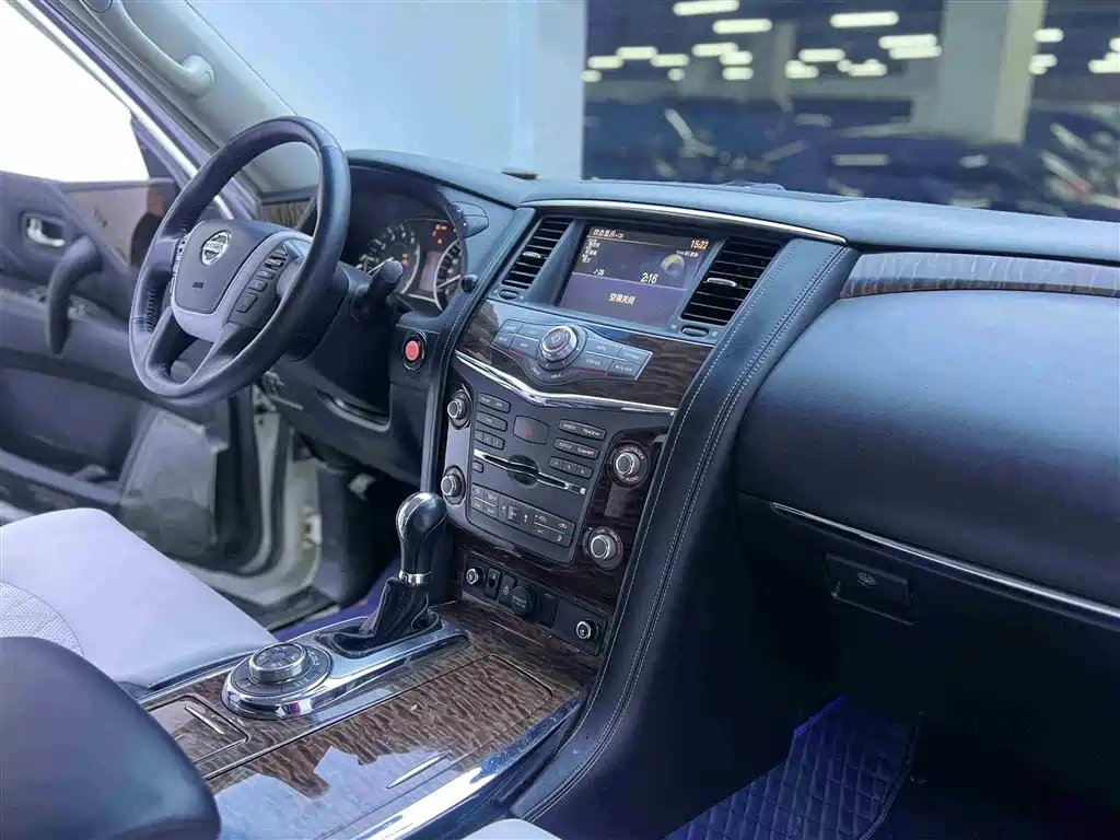 Nissan Patrol 2016 — фото 10