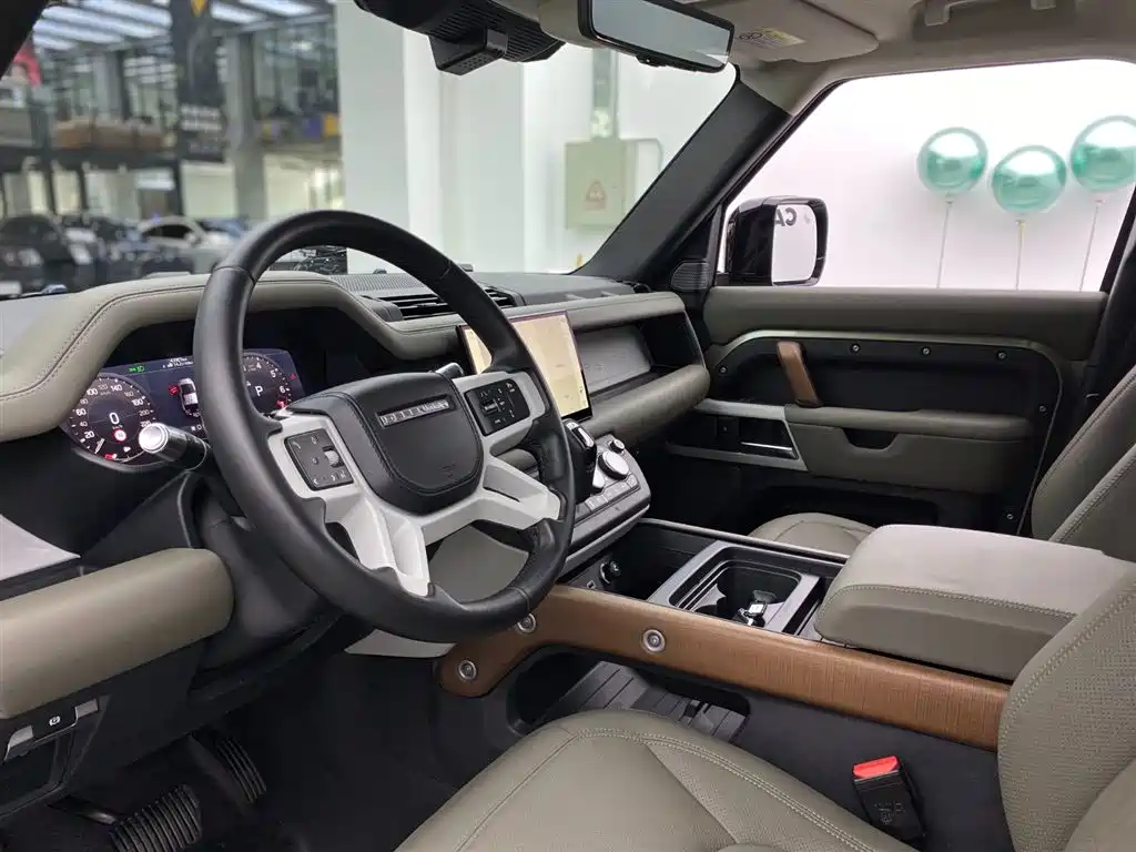 Land Rover Defender 2021