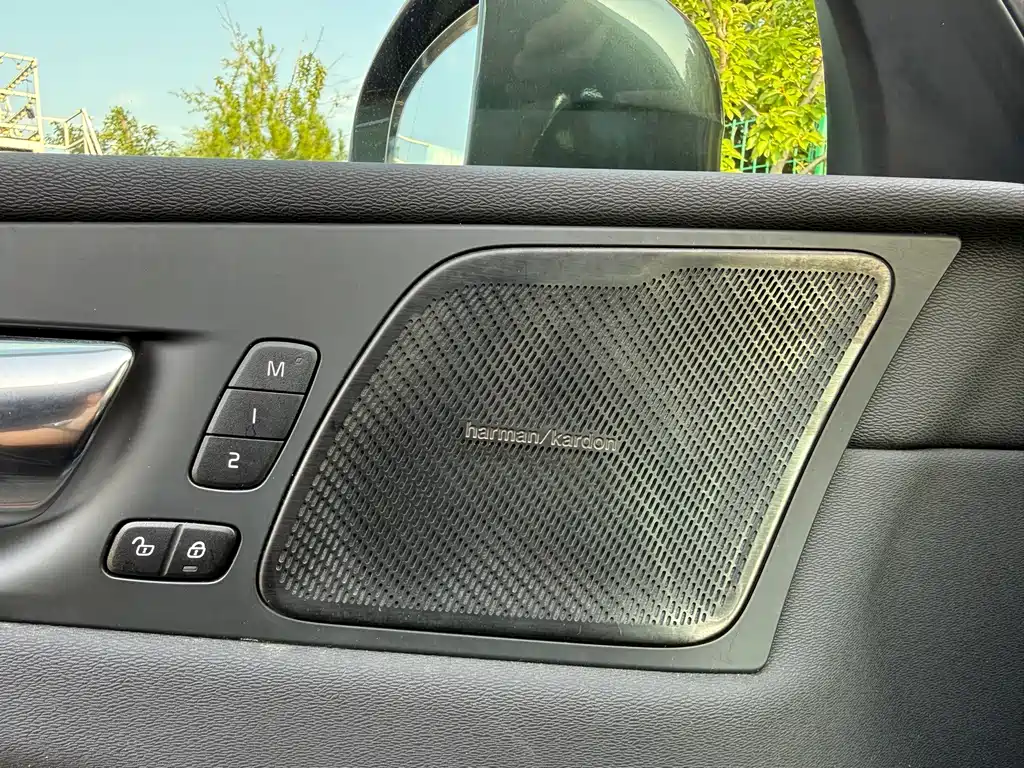 Volvo XC60 2021 — фото 7
