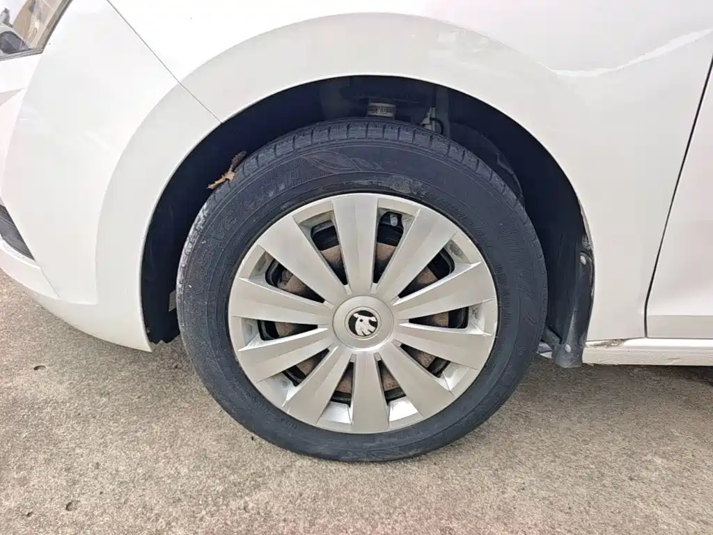 Skoda Rapid Spaceback 2019 — фото 23