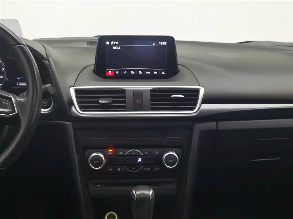 Mazda 3 Axela 2018 — фото 12