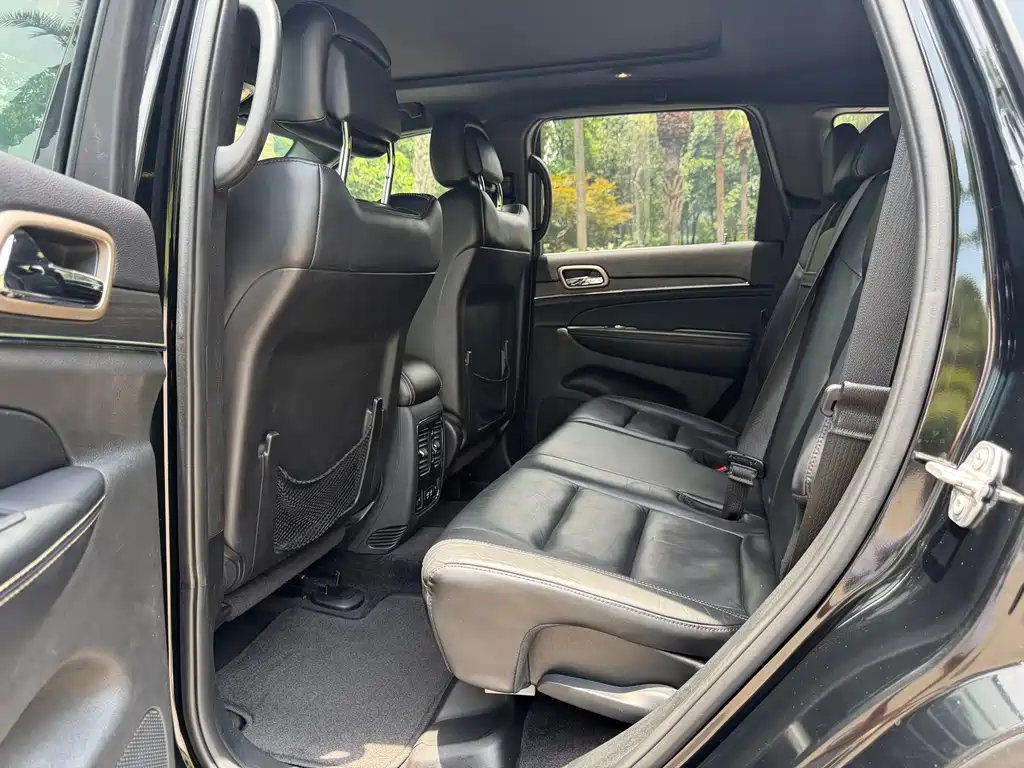 Jeep Grand Cherokee 2019 — фото 10