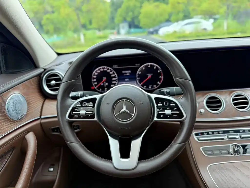 Mercedes-Benz E-Class 2020 — фото 22