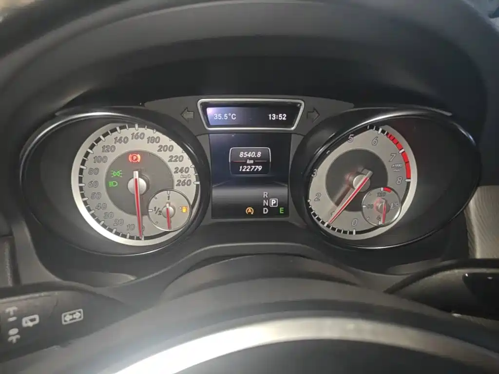 Mercedes-Benz GLA 2015 — фото 12