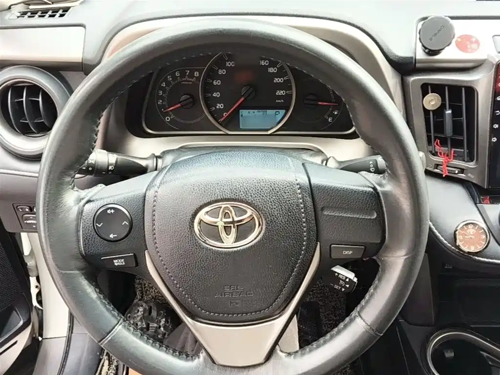 Toyota RAV4 2019 — фото 11