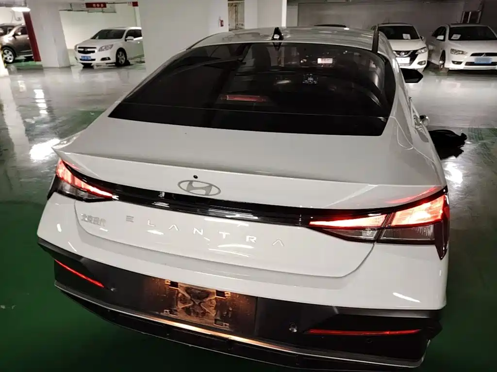 Hyundai Elantra 2024