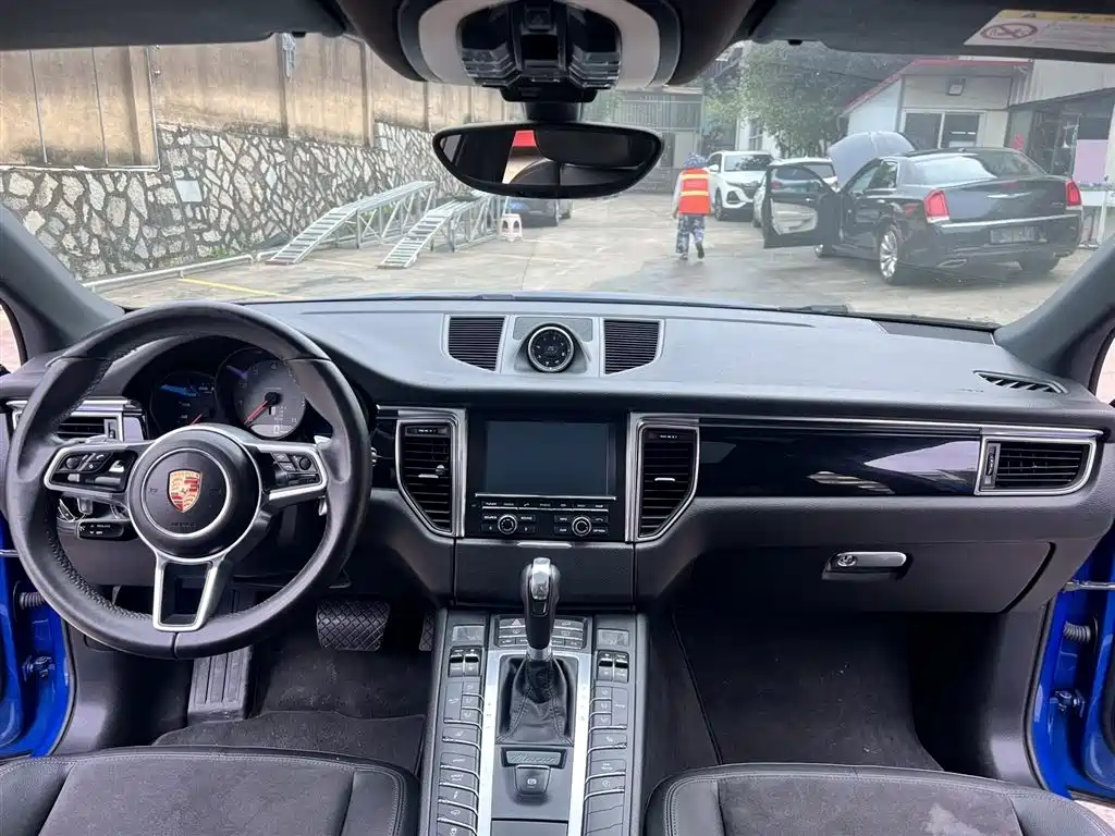 Porsche Macan 2015 — фото 14