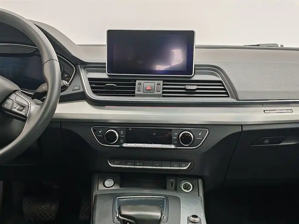 Audi Q5L 2020 — фото 12