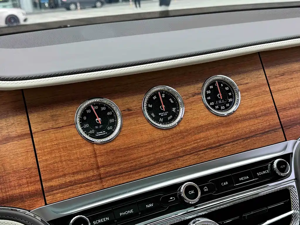 Bentley Flying Spur PHEV 2023 — фото 22