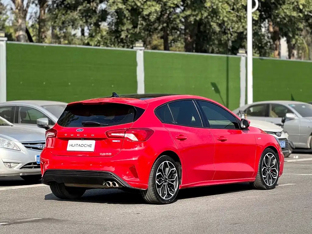 Ford Focus 2019 — фото 14