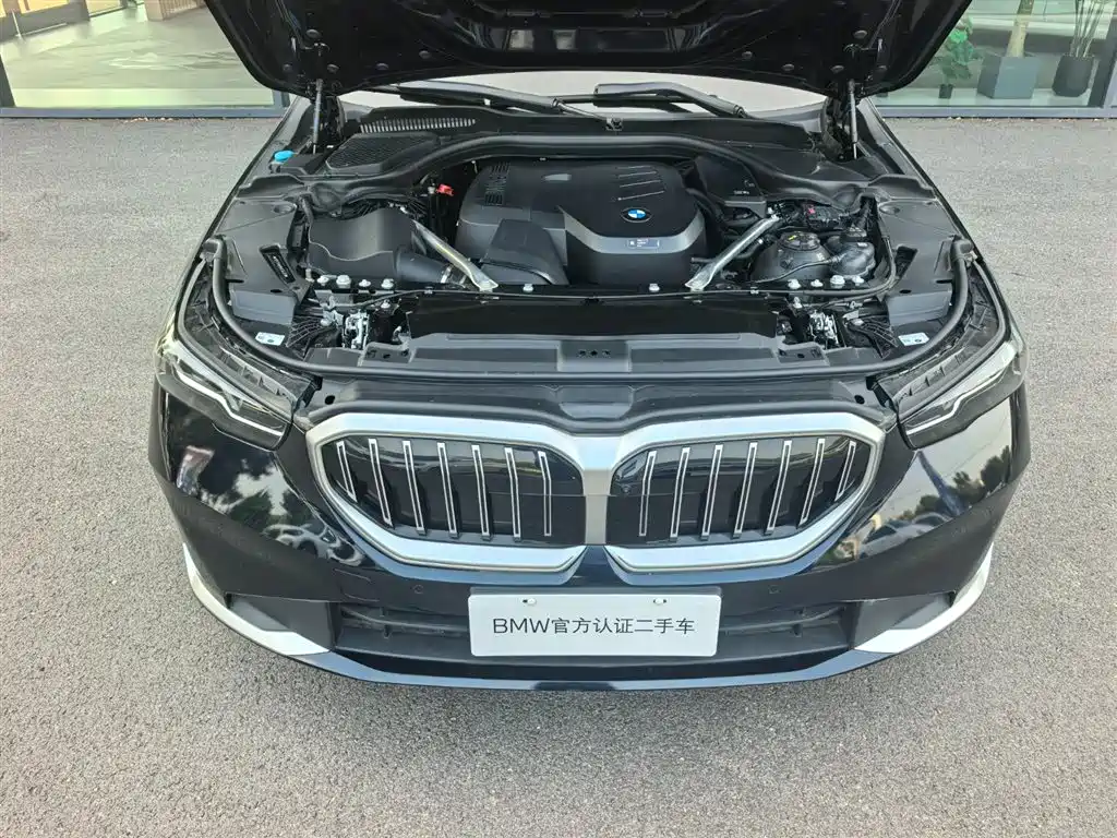 BMW 5 Series 2025 — фото 19