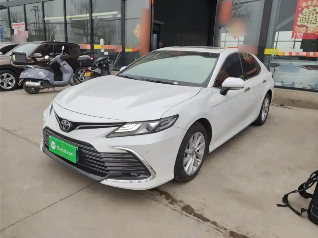 Toyota Camry 2022 — фото 2