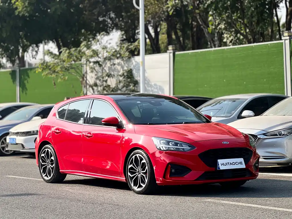 Ford Focus 2019 — фото 3