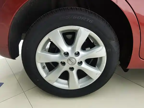 Nissan Tiida 2013