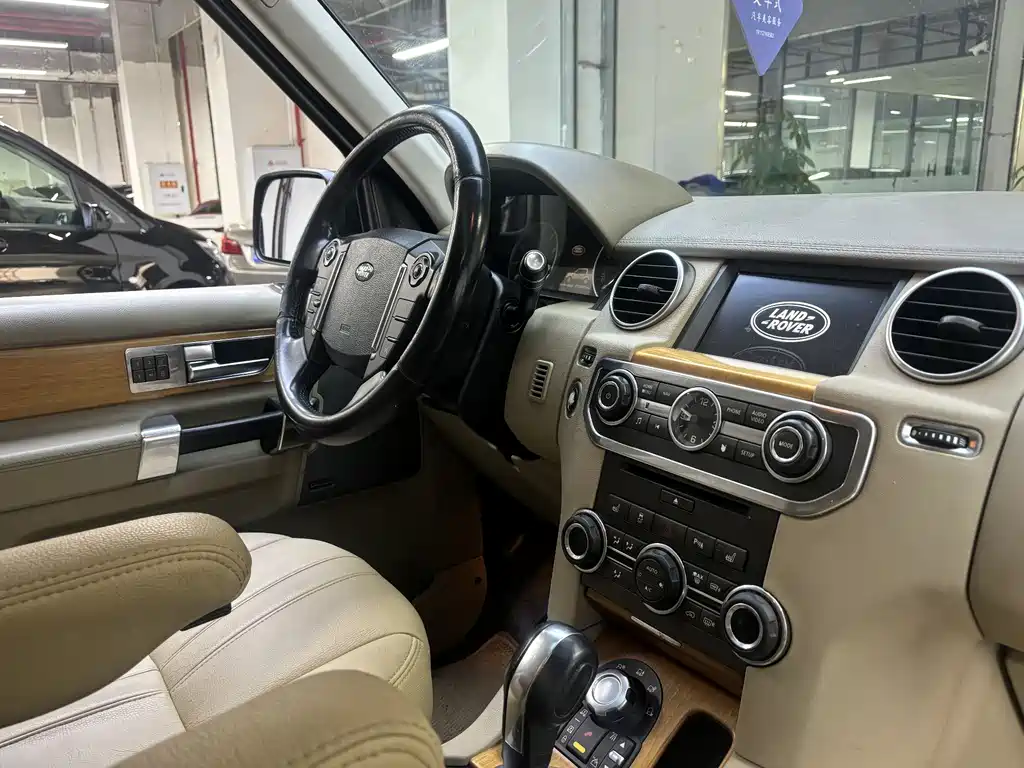 Land Rover Discovery 2012 — фото 14
