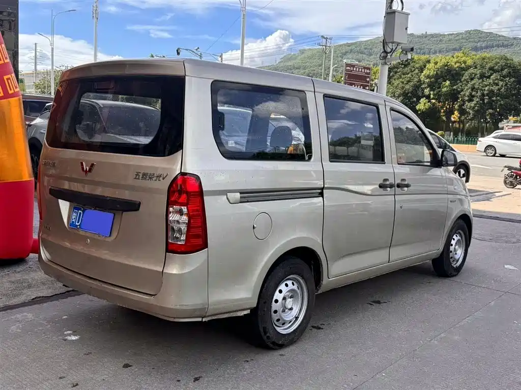 Wuling Rongguang V 2018
