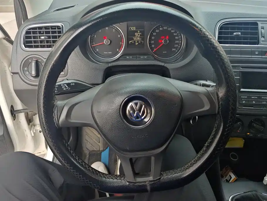 Volkswagen Polo 2015 — фото 15