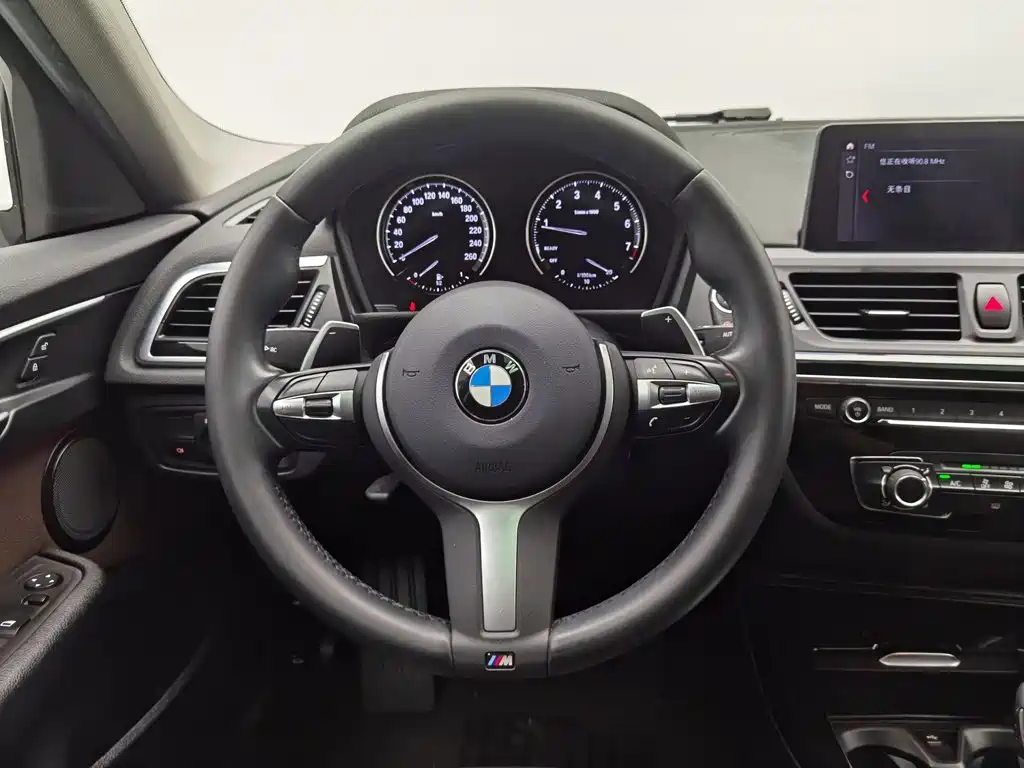 BMW 1 Series 2020 — фото 11