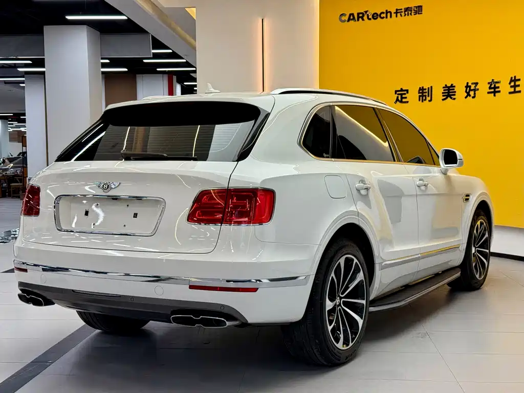 Bentley Bentayga 2020 — фото 19