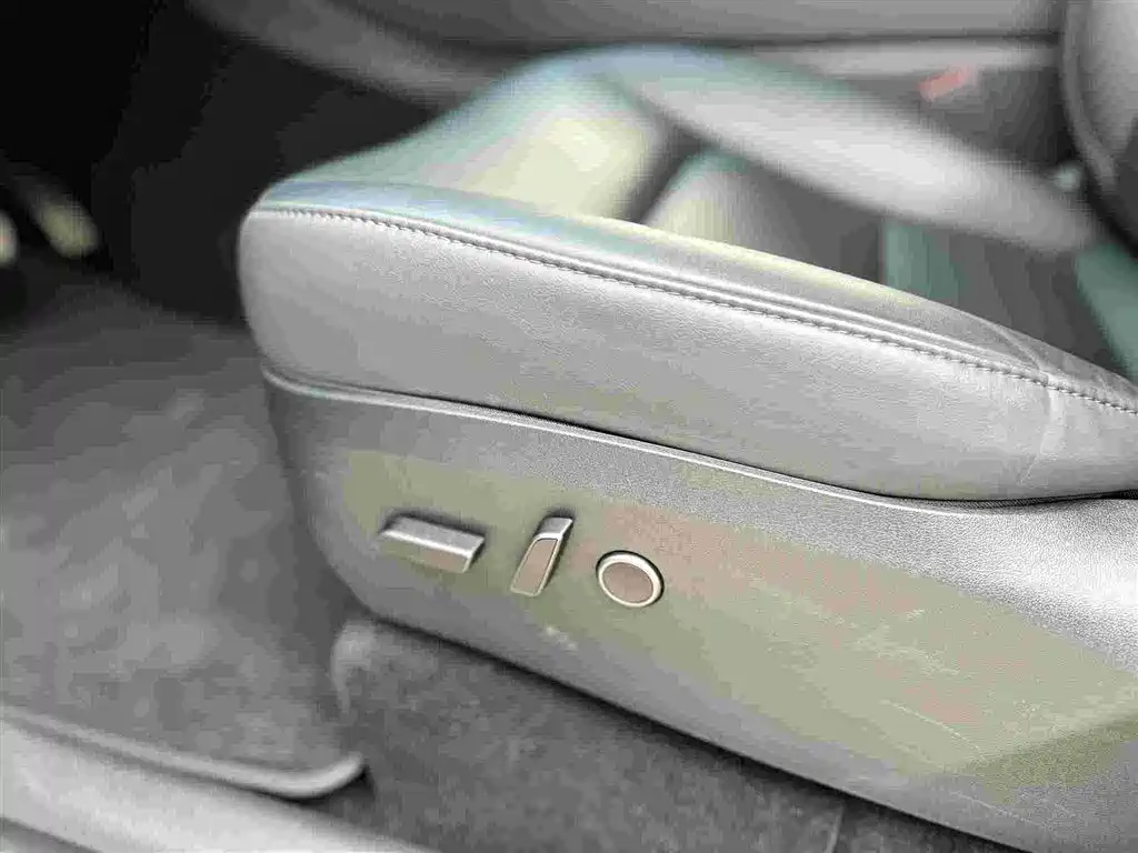 Tesla Model Y 2023 — фото 25