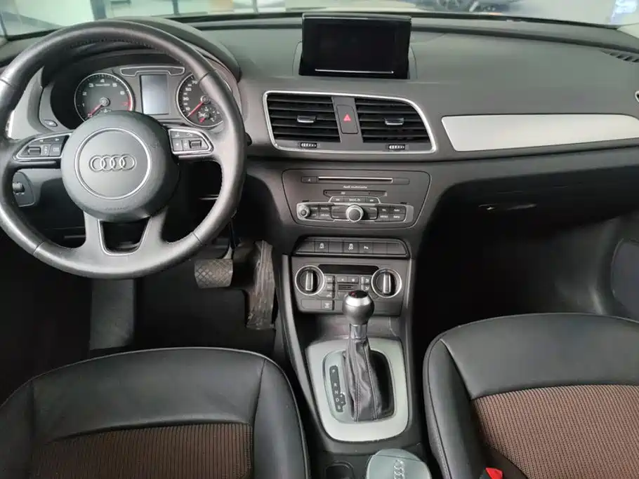 Audi Q3 2016 — фото 12