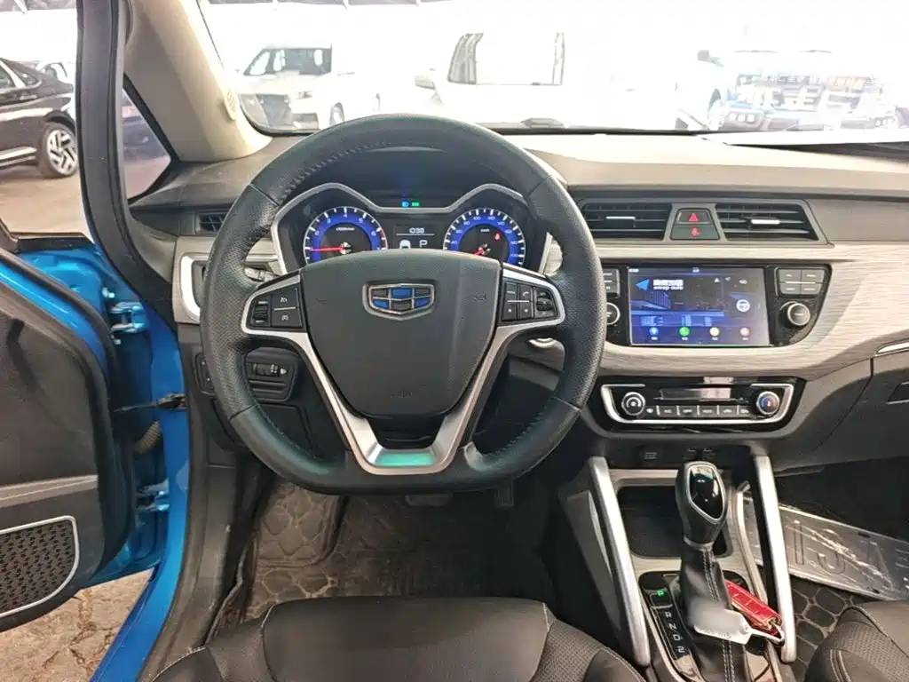 Geely Vision X3 2018 — фото 11