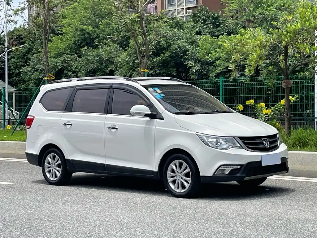 Baojun 730 2015