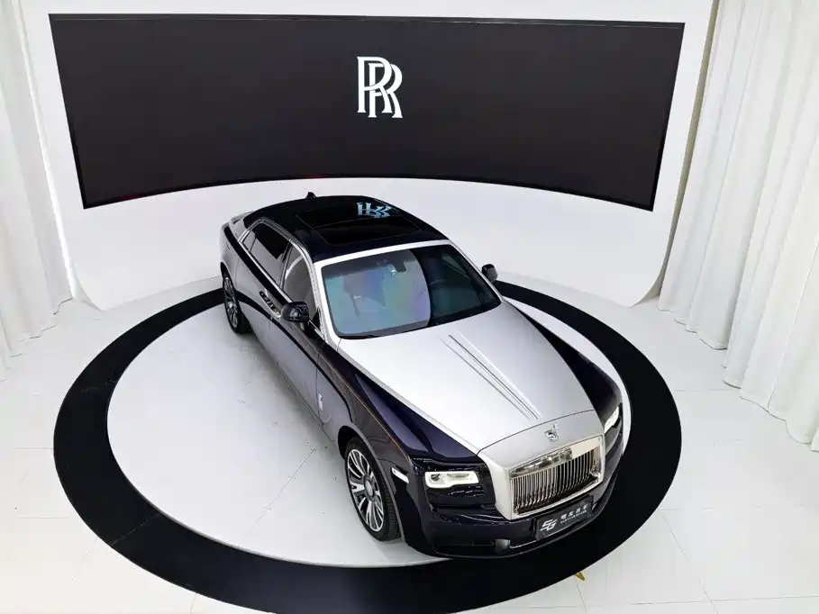 Rolls-Royce Ghost 2019 — фото 22