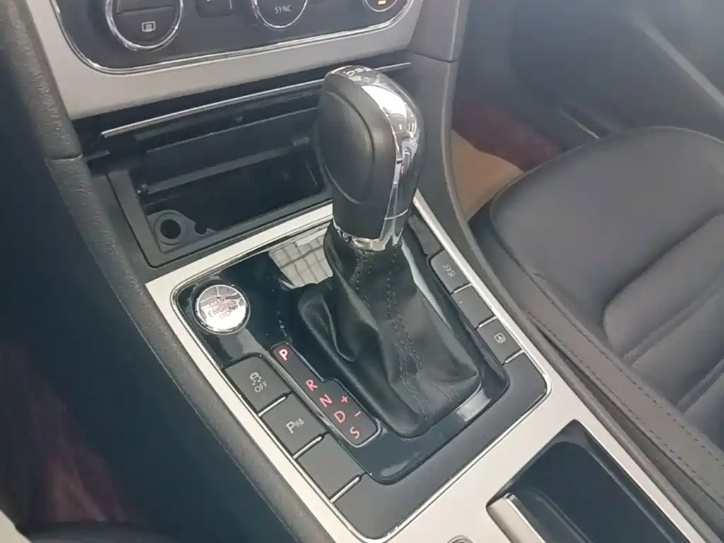 Volkswagen Passat 2015 — фото 14