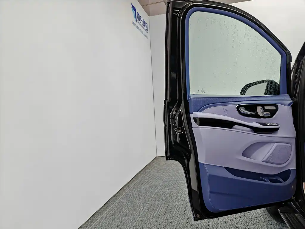 Mercedes-Benz V-Class 2026 — фото 13