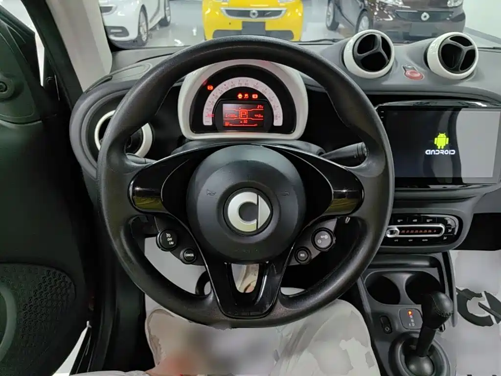 smart fortwo 2016 — фото 11