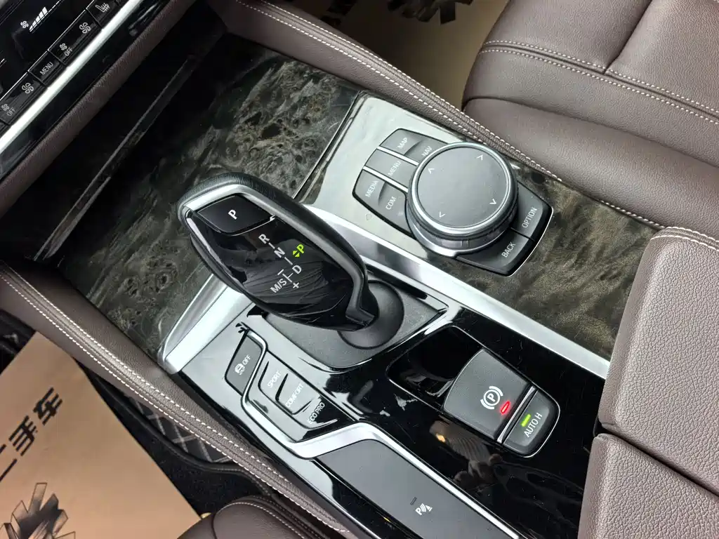 BMW 5 Series 2020 — фото 12
