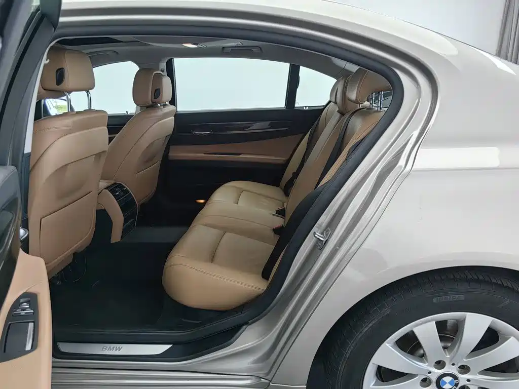 BMW 7 Series 2015 — фото 15