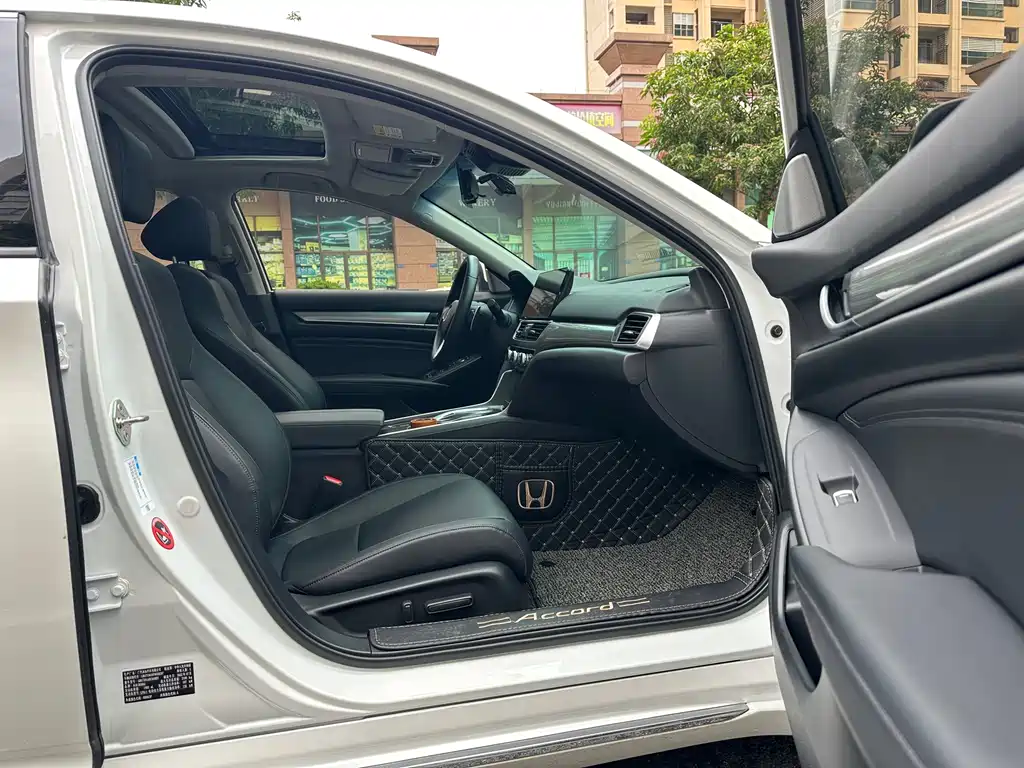 Honda Accord 2022 — фото 10