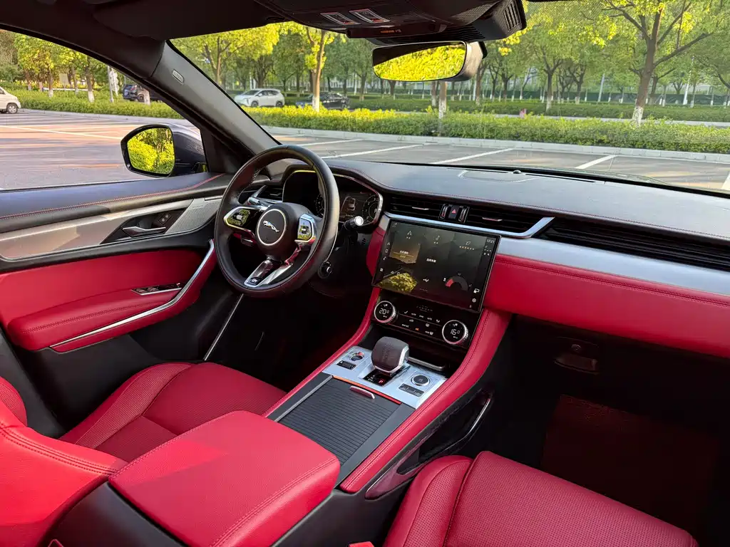 Jaguar F-PACE 2021 — фото 15